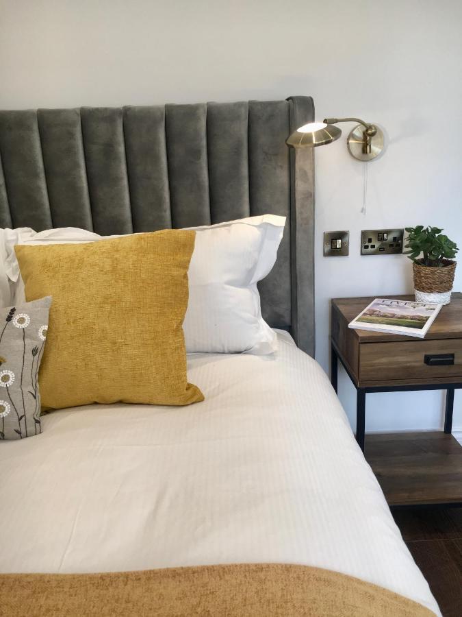 Upstairs At 33 - Self Check In Boutique Accommodation In Worcester Centre Dış mekan fotoğraf