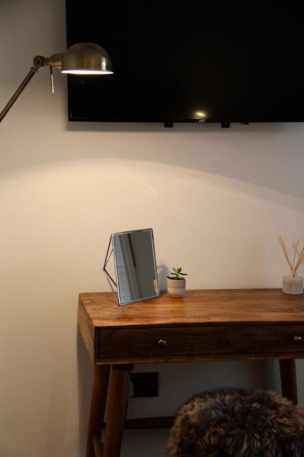 Upstairs At 33 - Self Check In Boutique Accommodation In Worcester Centre Dış mekan fotoğraf