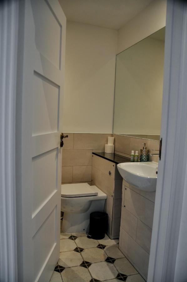 Upstairs At 33 - Self Check In Boutique Accommodation In Worcester Centre Dış mekan fotoğraf