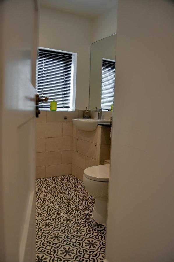 Upstairs At 33 - Self Check In Boutique Accommodation In Worcester Centre Dış mekan fotoğraf